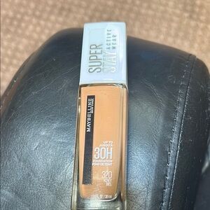 Maybelline Super Stay 30H Foundation in Honey Beige